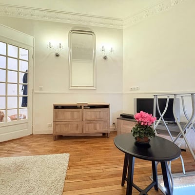 Location d’un studio meublé, 22 m², 7ᵉ arrondissement, Paris, France